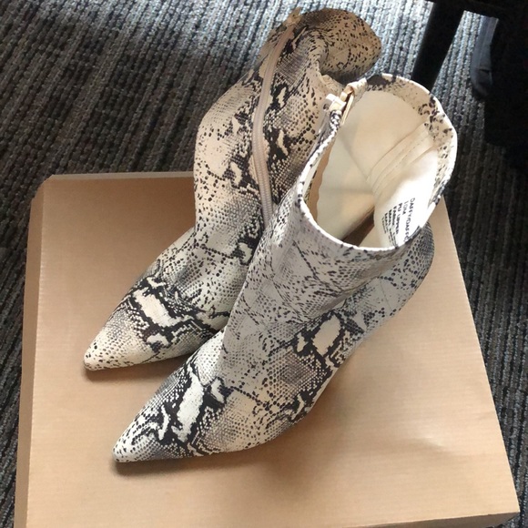 Steve Madden - Picture 2 of 3